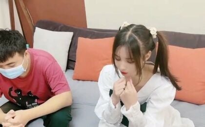 แฟนสาวของน้องสาวช่วยให้พี่ชายของเขาพอใจ