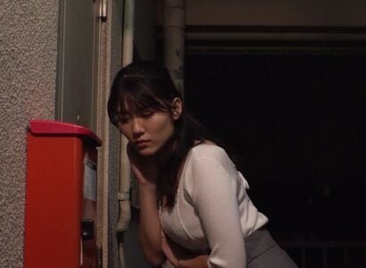 น้องสาวมาที่บ้านเพื่อเตือนเพื่อนบ้านให้ปิดไฟในห้องและสิ้นสุดไม่รู้จบ