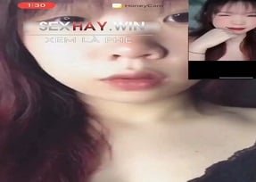 สาวสวยโชว์ร่างร้อนของเธอทางออนไลน์
