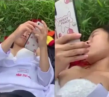 นักเรียนหญิงสองคนถูกเปิดเผยวิดีโอร้อนในห้องเรียน