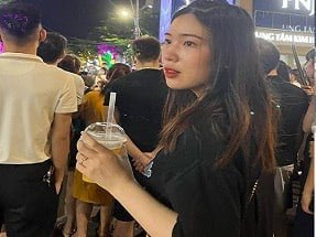 แต่แฟนของเธอก็คร่ำครวญโดยแฟนของเธอ