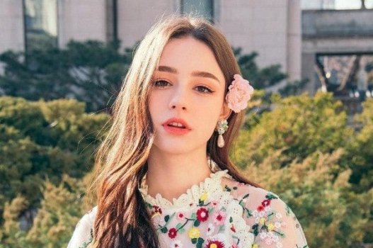 ความงามของภาพยนตร์ Dasha Taran ถูกเย็ดสำหรับหี