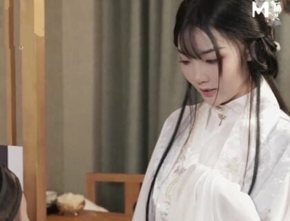 พอใจกับหิมะสีขาวที่สวยงามและร่างกายเซ็กซี่