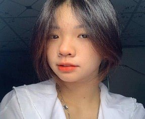 Van Anh ออนไลน์เพื่อแสดงน้ำที่เต็มไปด้วยน้ำ